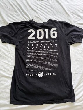 Made in America Festival Philadelphia 2016 Tee, Medium - Rihanna, Coldplay
